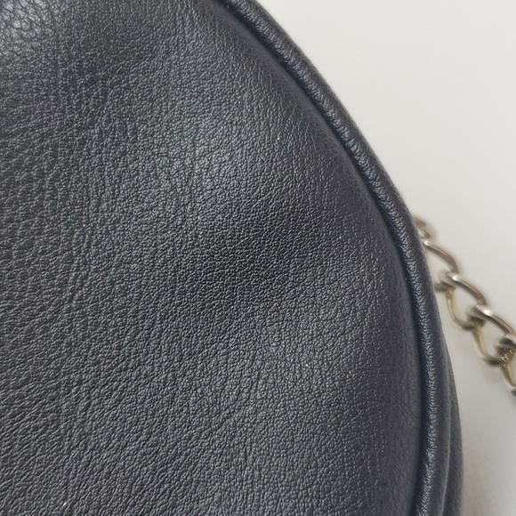 Olivia Miller Handbag Collection Emoji Crossbody - Picture 5 of 10